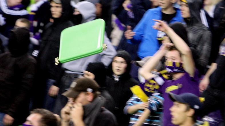 Mariborski navijači so naredili za okoli 20 tisoč evrov škode. (Foto: Nik Rovan)