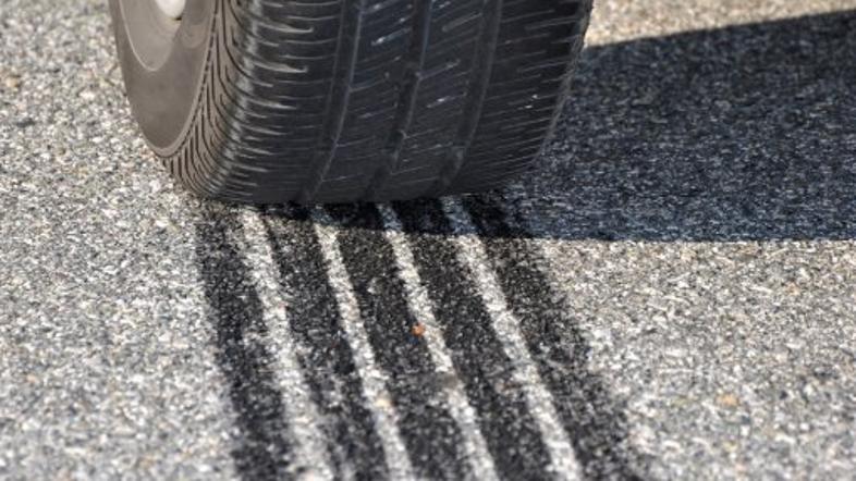 zaviranje, guma, pnevmatika