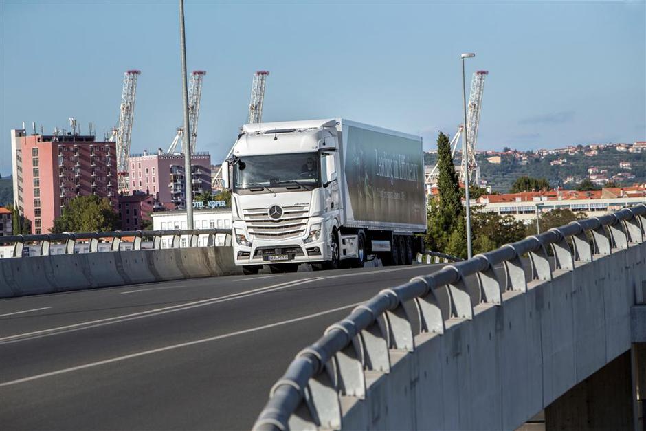 Mercedes-Benz actros | Avtor: Mercedes-Benz AG