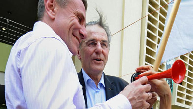 Jacques Rogge in Sergej Bubka sta v Singapurju zaradi podpisa pogodbe za organiz
