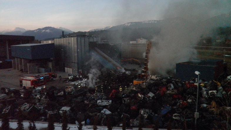 Kranjski poklicni gasilci so bili o požaru obveščeni ob 17.20. Ocenili so ga kot