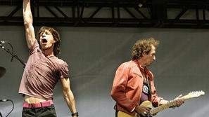64-letna Mick Jagger in Keith Richards se zdita neuničljiva, na koncertih pa ima