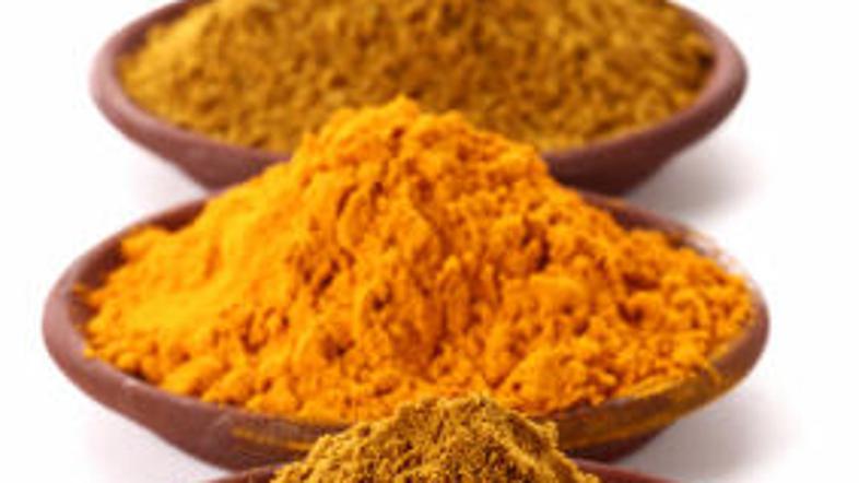 Kurkuma je ena od glavnih sestavin karija.