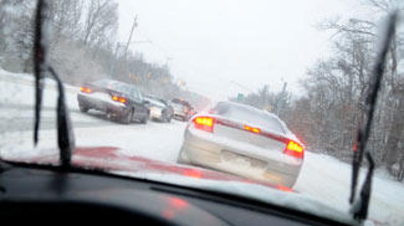 Nesreča se je zgodila med močnim sneženjem.