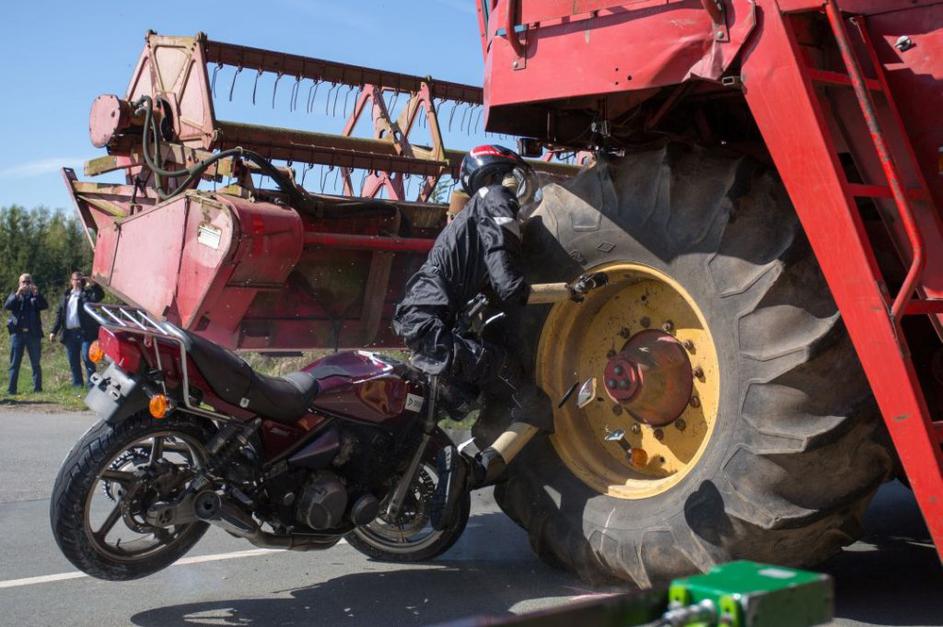 Trk motorista in kombajna