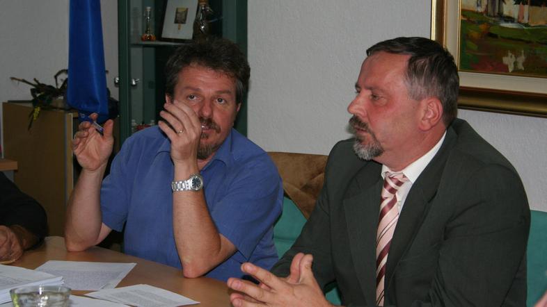 Župan Franc Škufca (desno) upa, da bodo občinski prostorski načrt končali spomla