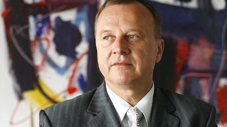 Vlada naj danes ne bi potrdila Možeta za prvega moža Darsa.