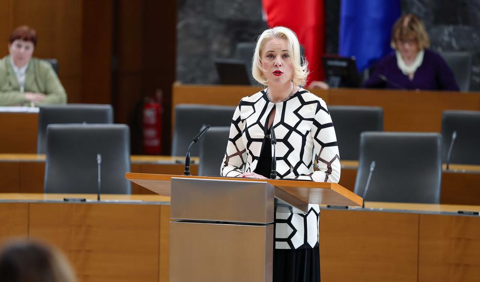 To o petkovem dogajanju v državnem zboru pravi Klakočar Zupančič