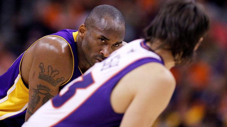 Kobe Bryant (levo) in Steve Nash NBA finale četrta tekma Suns Lakers