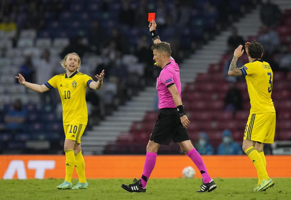 rdeči karton | Avtor: Epa