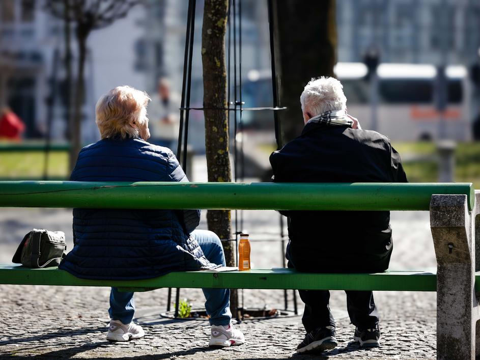 starejši, upokojenci