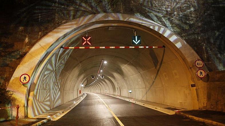 Od drugega do 12. avgusta bo zaprt predor pod Grajskim hribom. (Foto: MOL/ Miha 
