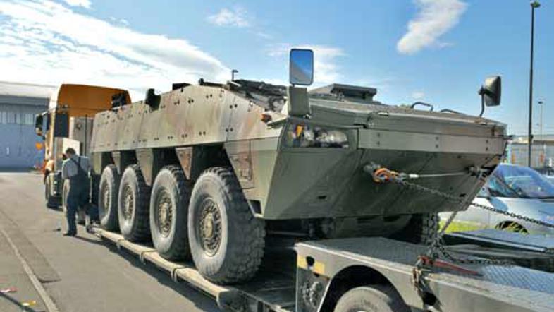 Vlada bo s tožbo zahtevala, da Patria vzame nazaj vseh 28 oklepnikov, ki so že v