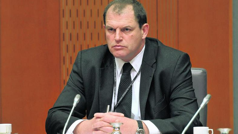 Sumi, da določene aktivnosti v Tešu še vedno vodi Rotnik, so se potrdili, meni J