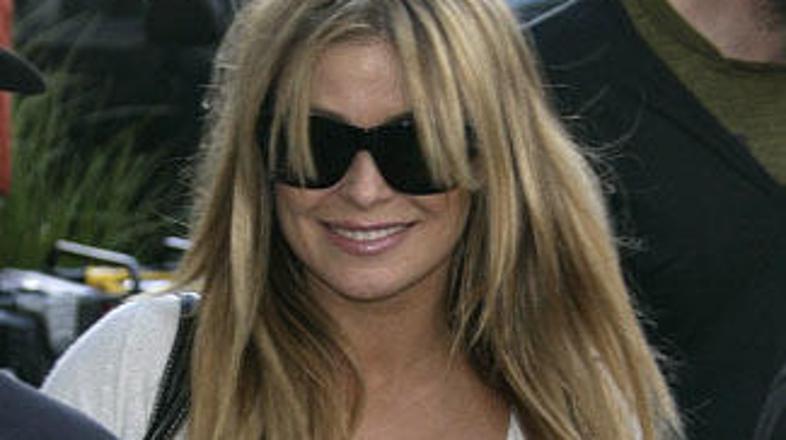 Carmen bo na trg poslala svojo znamko prenosnih striptizerskih drogov.