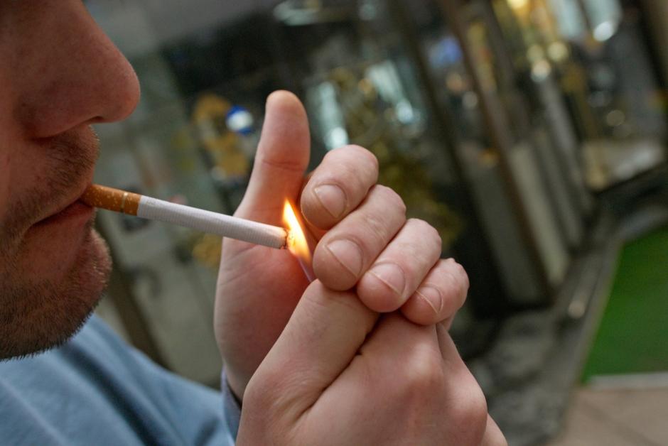 &lt;ilustracija&gt;: 09.01.2007, cigareta, dim, kajenje, kadilec, ogenj, Ljublja | Avtor: Ivan Zupič