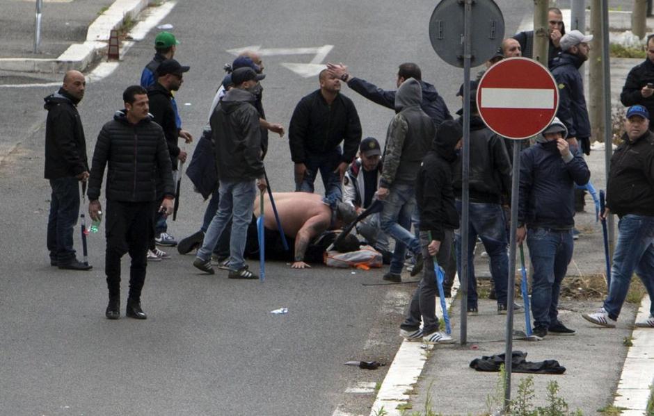 (Fiorentina - Napoli) Spopad navijačev | Avtor: EPA