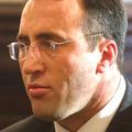 Oprostilno sodbo Ramushu Haradinaju je ostro obsodila srbska vlada.