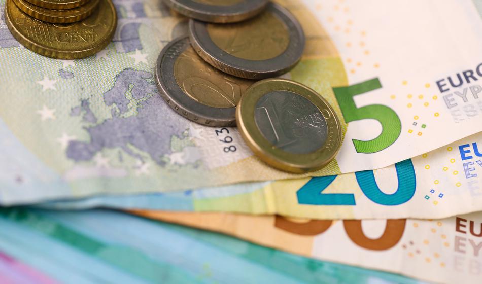 Več kot 600 evrov za vrtec: Izračunali smo, ali se tej mladi mamici sploh splača delati