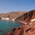 Rdeča plaža na Santoriniju turkiznega morja pač nima.