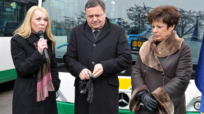 Zdenka Grozde, Zoran Janković in Darja Krstič vedo, da nakup avtobusov še ni dov