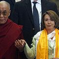 Demokratka Nancy Pelosi se je danes srečala s tibetanskim verskim voditeljem dal