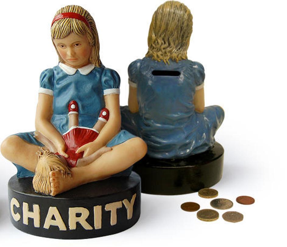 Hranilnik Charity Money Box. Oblikovanje: Suck UK.