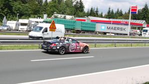 Gumball 3000 je vodil tudi po slovenski avtocesti.