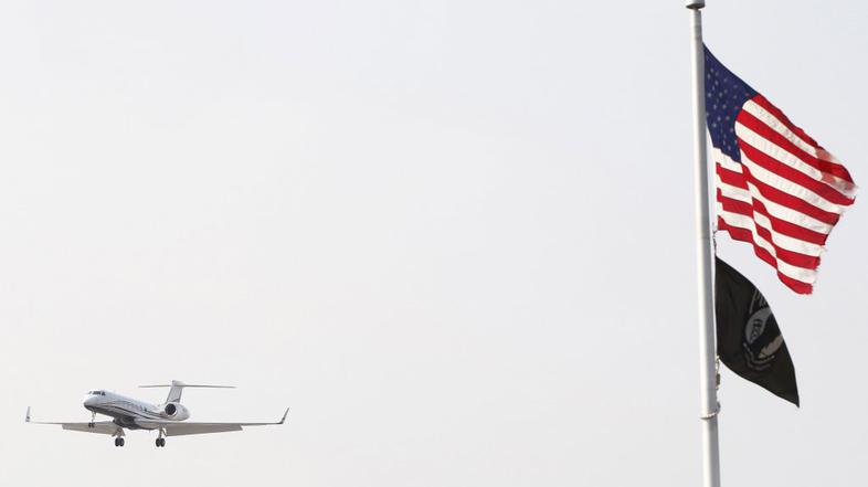 Letalo nad letališčem Teterboro v New Jerseyu.