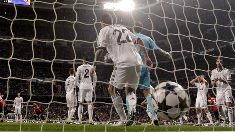 Welbeck Varane Ramos Di Maria Arbeloa Diego Lopez Real Madrid Manchester United 