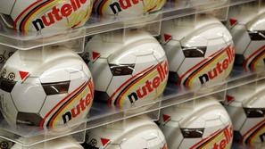 Nutella se je pred štirimi leti v skladu s takratno nogometno evforijo odela v "
