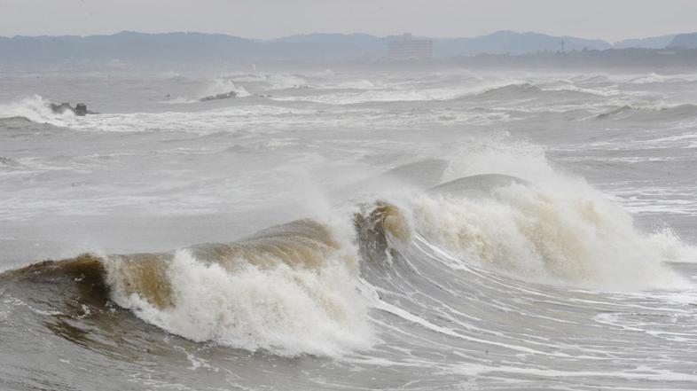 Po močnem potresu v Tihem oceanu z magnitudo 7,6 je bilo za območje Vanuatuja, N