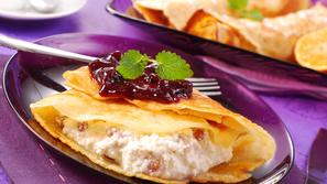 Če ribezovih jagod nimate, lahko skuti in mascarponeju primešate kar ribezov dže