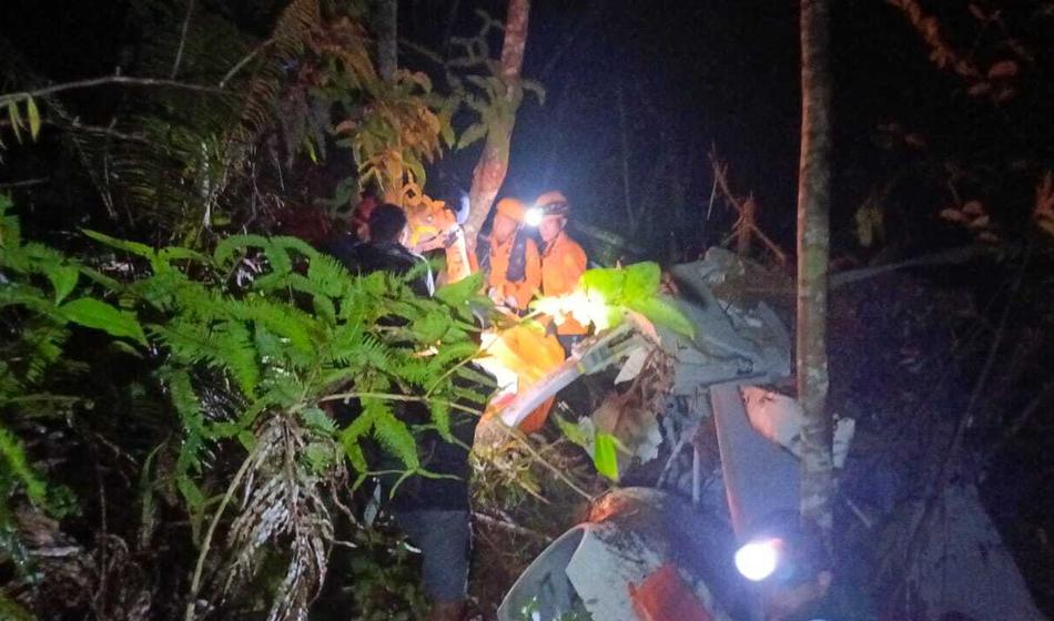 Zahtevno reševanje: V strmoglavljenju helikopterja umrlo osem ljudi