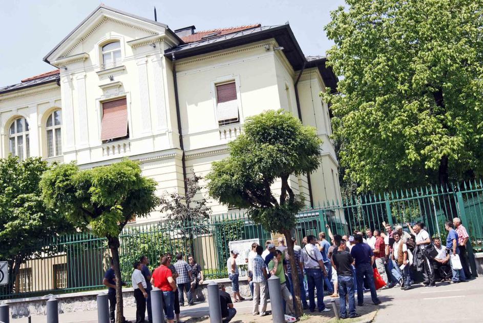 Delavci pred nemškim veleposlaništvom