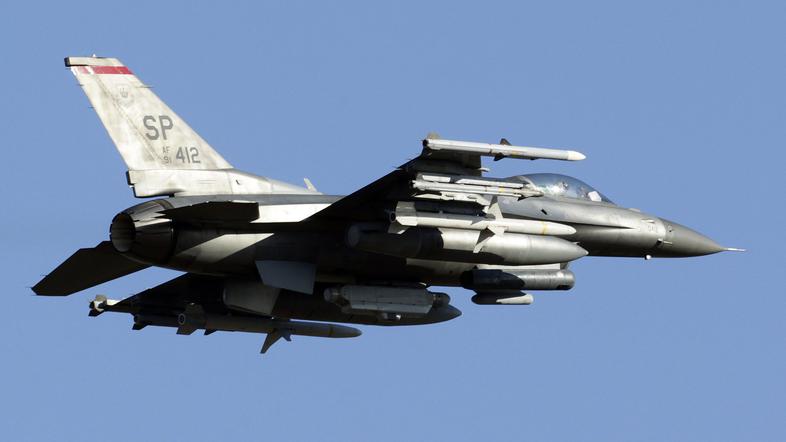 Lahki lovec F-16