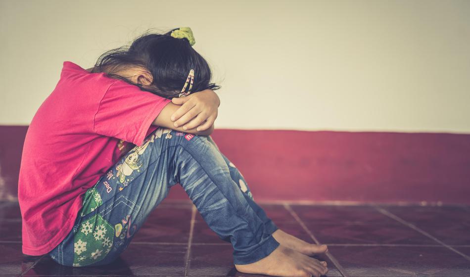 Novinar in učitelj verouka v zapor zaradi pornografije