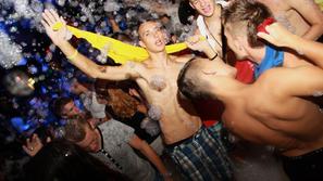 Osvežilna pena ohladila Tivoli