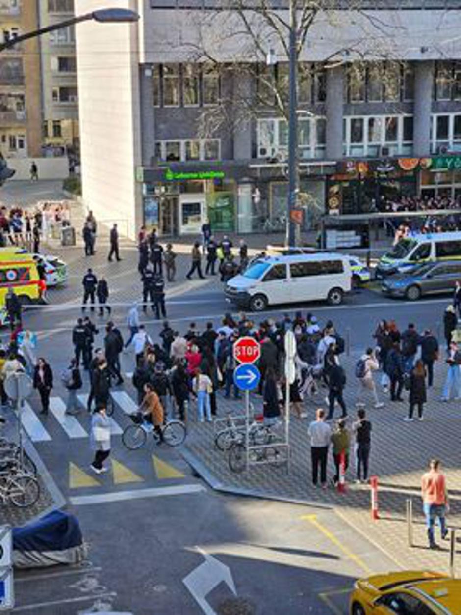 Grožnja z nožem na Bavarskem dvoru | Avtor: Bralka