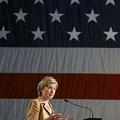 Clintonova se je z vsemi sredstvi vrgla v predsedniško kampanjo. Bo novembra 200