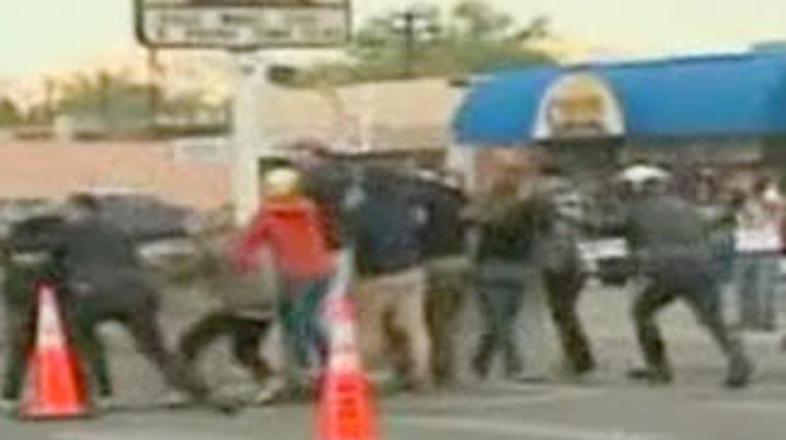 Policisti so proti protestnikom odločno ukrepali.