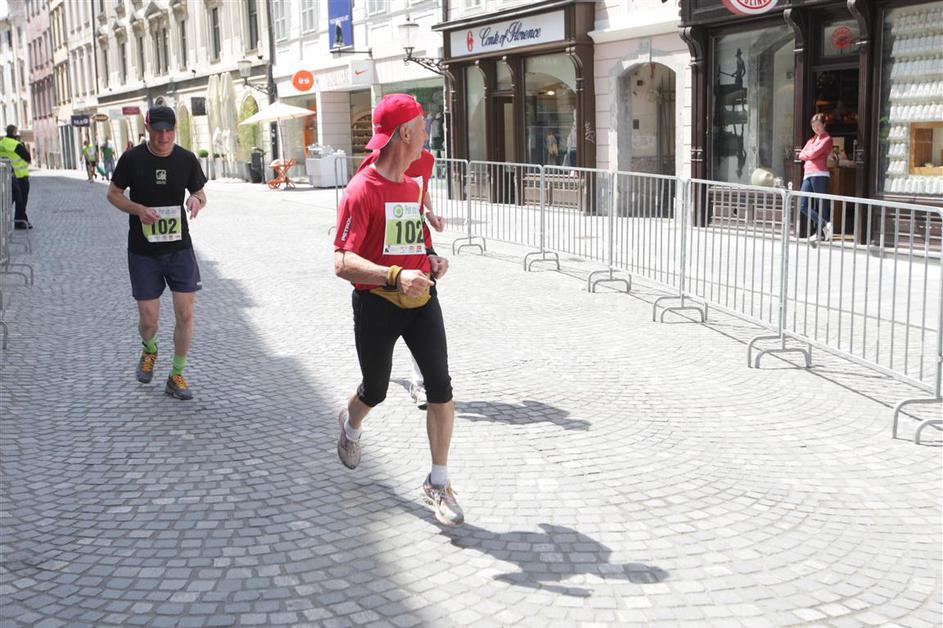 Če želite visokoresolucijsko fotografijo, nam pošljite elektronsko sporočilo na 