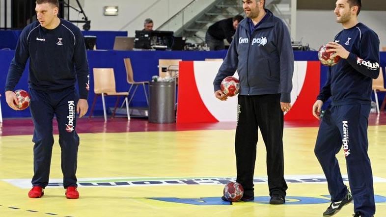 Selektor Boris Denič (v sredini) je napovedal spremembe v obrambni postavitvi. (