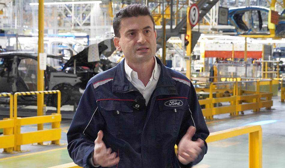 Direktorja moderne Fordove tovarne smo vprašali, če bodo roboti zamenjali ljudi