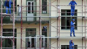 Ljubljana 18.11.08, gradnja, delavci, podest, bloki, obnova Foto: Dejan Mijovic