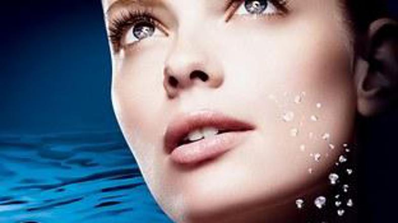 Osvežitev za obraz je v vročih dneh zelo dobrodošla.