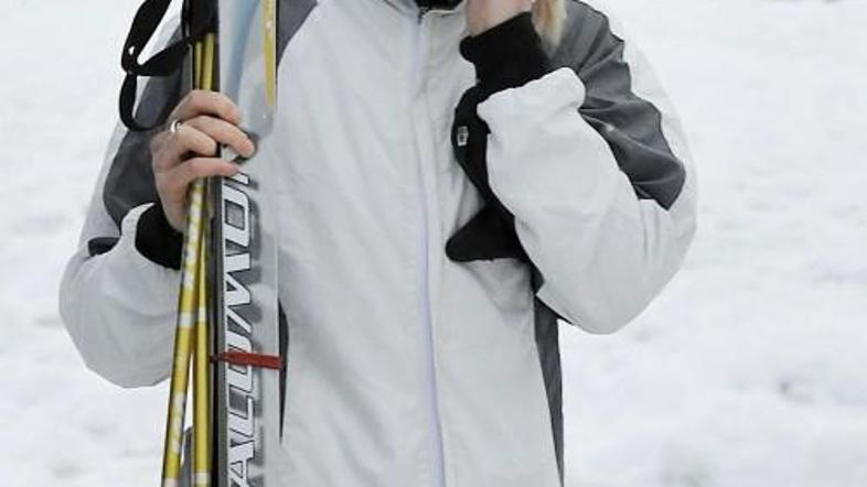 Elin si je spet nadela poročni prstan, s čimer naj bi pokazala, da sprejema Tige