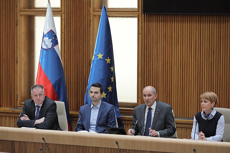 nabor ukrepov za upočasnitev širjenja koronavirusa