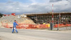 V Trebnjem v sklopu avtoceste pospešeno gradijo navezavo na Mirnsko dolino. (Fot