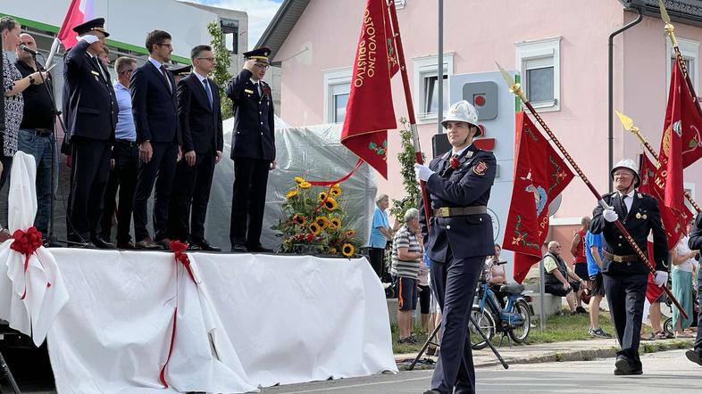 parada, gasilci, minister za obrambo Marjan Šarec, župan Matjaž Rakovec, PGD Stražišče